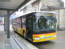 Setra S416NF SG 304 011 (Regie Uznach) beim Bhf. Uznach am 26.11.09. Im Gegensatz zu den normalen S415NF d�rfen diese 13m langen Setras weiterhin von Postauto beschafft werden, da sie als Spezialfahrzeuge klassiert sind. Die Regie Uznach nutzte dieses Hintert�rchen und stellte Anfangs 2009 3 solcher Setras in Betrieb, und ein weiterer S416NF wurde auf Ende 2010 bestellt.