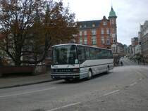 Setra S 200er-Serie auf Betriebsfahrt an der Haltestelle Holstentorplatz.