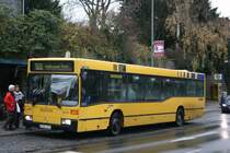 EVAG 3271 (E VG 3271) mit der Linie 169 zum Heidhauser Platz am 25.11.2009 an der Haltestelle Werden Markt.