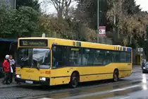 EVAG 3271 (E VG 3271) mit der Linie 169 zum Heidhauser Platz am 25.11.2009 an der Haltestelle Werden Markt.