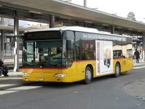 Postauto - Mercedes Citaro  BE 653382 bei den Haltestellen beim Bahnhof Spiez am 21.11.2009