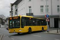 EVAG 4157 (E VG 4157) mit der Linie 142 zum S-Bf Kettwig.
Aufgenommen auf der Haupstr. in Essen Kettwig am 26.11.2009.