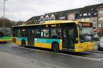 EVAG 4018 (E VG 4018) mit Werbung fr FOM aufgenommen am Bf Essen Borbeck mit der Linie 185.
27.11.2009