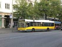 Volvo V7000 auf der Linie 118 nach Steinstcken an der Haltestelle Zehlendorf Eiche.