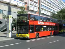 MAN Lion's City DD (Doppelstock) auf der Linie 100 nach S+U Bahnhof Zoologischer Garten an der Haltestelle Mitte Spandauer Stra�e/Marienkirche.