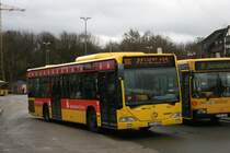 EVAG 4005 (E VG 4005) mit Werbung fr die Sparkasse Essen.
Aufgenommen mit der Linie 186 nach Bottrop ZOB am Bf Essen Borbeck.
27.11.2009