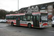 STO 511 (OB ST 9511) mit Werbung fr die Mbelstadt Rck aufgenommen am Bf Essen Borbeck mit der Linie 143 zum Frbelplatz in Oberhausen.
27.11.2009