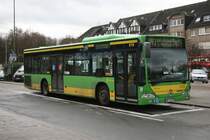 STO 579 (OB ST 9579) mit der Linie 143 nach Oberhausen Frbelplatz.
Aufgenommen am Bf Essen Borbeck am 27.11.2009.