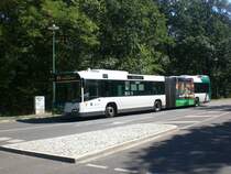 Volvo V7700 auf der Linie 695 nach Hauptbahnhof an der Haltestelle Zum Bahnhof Pirschheide.