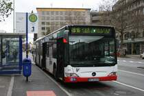 Vestische 2670 (RE VS 2670) am HBF Essen mit der Linie SB16 zum ZOB Dorsten am 27.11.2009.