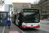 Vestische 2670 (RE VS 2670) am HBF Essen mit der Linie SB16 zum ZOB Dorsten am 27.11.2009.