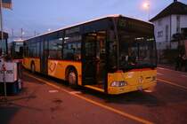 PU Kistler, Reichenburg, SZ 68'458 (MB Citaro, 1998, einer der ersten PostAuto-Citaros!) am 4.12.2009 in Pfffikon SZ. Man beachte die dritte Tr, die berklebt und von innen mit einem Holzbrett verschlossen wurde. 