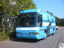 �bertragungswagen, auf Basis eines Neoplan Fahrgestells. Das Bild zeigt das Fahrzeug des Bayerischen Rundfunkes (BR) bei der Aufzeichnung der Radiosendung  Bayern 1 unterwegs  vor der Turnhalle der Volksschule in Mitwitz (Landkreis Kronach / Oberfranken)am 15. Juli 2007.