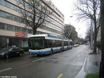 Nachdem die Fussball EM 2008 nun schon lnger Geschichte ist, genau so lange ist der EM-Bus mit der VW Werbung bei der VBZ Geschichte. Seither luft das Lightram Nr. 63 wieder im gewohnten weiss-blau durch die Strassen Zrichs, hier am 1.12.09 bei der Haltestelle Luggwegstr.