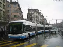 Lightram Nr. 62 am 1.12.09 beim Central, am befahren der vielen engen Kurven. Am sch�nsten ist es, wenn man dann zu hinterst im Fahrzeug sitzt und de 24.7m langen Koloss bestaunen kann, wie er die 180� Kurven bef�hrt.