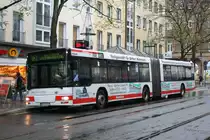 SWN 117 (NE ZS 117) mit Werbung f�r Schlafraum.
Hier an der Haltestelle Schwannstr. in Neuss mit der Linie 843 nach Grefrath am 28.11.2009.


