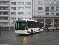 Postauto/PU Wicki AG 15899 (Mercedes CitaroII O530) am 1.12.09 beim Bhf. Zrich-Wiedikon. Als eines der wenigsten CitaroII-Poschtis hat dieser Wagen einen schwarz hinterlegten Stern (schwarzer Sternenhimmel =P ). Ansonsten ist bei den CitaroII-Poschtis der Stern in der gelben, resp. im Kt. Aargau weissen, Wagenfarbe hinterlegt.