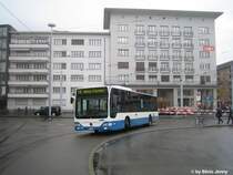 VBZ Nr. 605 (Mercedes CitaroII O530) am 1.12.09 beim Bhf. Zrich Wiedikon. Die Linie 76 war noch lange Zeit ein Eldorado fr Mercedes O405N Fans. Da aber von diesem Typ nur noch 2 Stck vorhanden sind, und sehr selten eingesetzt werden, sind die neuen Citaros nun auch auf dem 76er zu sehen. Am 1.12.09 waren gar beide 76er-Umlufe mit CitaroII gefahren worden.