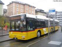 Postauto/PU Stutz Nr. 174 (MAN A23 NG363) am 1.12.09 beim Bhf. Zrich Wiedikon. Der Wagen 174 ist der einzige NG363 von PU Stutz, der in der Garage Aeugstertal stationiert ist. Er trgt daher als einziger seiner Gattung ein ZH-Kennzeichen. Die Schwesterfahrzeuge aus der Garage Jonen wurden im Kt. Aargau eingelst.