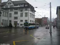 VBZ Nr. 593 (Mercedes O405G) am 1.12.09 unter dem Farhelitungschaos vor dem Tramdepot Kalkbreite. Dieser Wagen erhielt vor kurzem noch eine LCD-Anzeige. Bis dahin, war der 593 der einzige O405G mit einer weiss-schwarzen Matrix Anzeige.