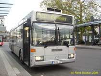 Mercedes O405 von Ptz Omnibusbetrieb GmbH an bergisch Gladbach S am 6.11.2009. Es handelt sich um ein Fahrzeug aus dem Jahre 1993
