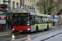 Wagen 7330 (D XN 7330) mit der Linie 830 zur Stadthalle Neuss.
Aufgenommen an 28.11.2009 an der Schwannstr. in Neuss.