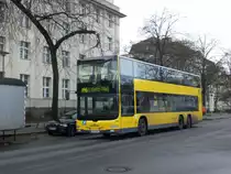 MAN Lion's City DD (Doppelstock) auf der Linie M46 nach U-Bahnhof Britz-S�d an der Haltestelle Hertzallee.