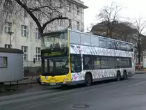 MAN Lion's City DD (Doppelstock) auf der Linie M49 nach Staaken Heerstra�e/Nennhauser Damm an der Haltestelle Hertzallee.