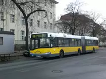 Solaris Urbino auf der Linie X9 nach Flughafen Tegel an der Haltestelle Hertzallee.
