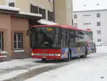 Engadin Bus - Setra S 315 NF  GR 100108 unterwegs auf der Linie 6 bei der Haltestelle vor dem Bahnhof von Samedan am 04.12.2009
