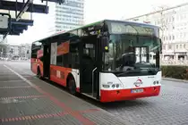 BOGE 0113 (GE BO 3002) mit Werbung f�r die Bochumer Zahnetage, aufgenommen am HBF Bochum mit der Linie 365 nach Bochum Wattenscheit am 29.11.2009.