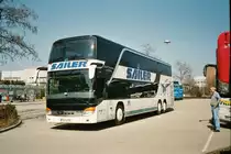 Setra S 431 DT der Fa. Sailer aus Rottenburg am Neckar f�hrt vom Parkplatz in Sindelfingen.