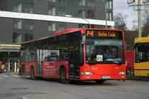 EVAG 3413 (E VG 3413) im Messe Pendelverkehr mit der Roten Linie zum Parkplatz 2.
Hier aufgenommen an der Norberstr. am 30.11.2009.
