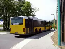 Berlin-Marienfelde, BVG-Bus Nr. 1555, Linie 277 an der Endhaltestelle Stadtrandsiedlung 