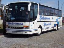 K-Setra wird mit ent�uschten Fahrg�sten die Haltestelle Alte-Liebe in Cuxhaven verlassen, nichts wurde es mit dem Tagesausflug mittels Halunder-Jet nach Helgoland,welcher aufgrund von Witterungsbedingungen  an diesem Tag nicht verkehrte;090830