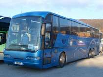 Englischer Neoplan Euroliner auf dem Busparkplatz fr die Besucher des Aachener Weihnachtsmarkts.