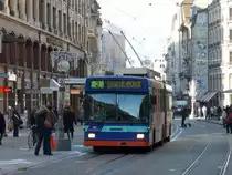 TPG - NAW-Hess-Siemens BGT 5-25 Nr.706 unterwegs auf der Linie 2 in der Stadt Genf am 11.12.2009
