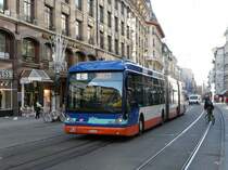 TPG - VanHool Bus Nr.105  GE 960014 unterwegs auf der Linie E in der Stadt Genf am 11.12.2009