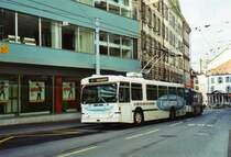 TL Lausanne Nr. 732 FBW/Hess Trolleybus am 19. November 2009 Lausanne, Rue Neuve (mit Vollwerbung fr  Lausanne fm )