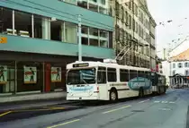 TL Lausanne Nr. 732 FBW/Hess Trolleybus am 19. November 2009 Lausanne, Rue Neuve (mit Vollwerbung f�r  Lausanne fm )