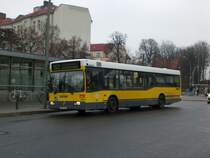Mercedes-Benz O 405 N (Niederflur-Stadtversion) auf der Linie M27 nach S+U Bahnhof Jungfernheide am S+U Bahnhof Pankow.