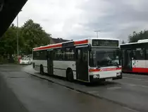 Mercedes-Benz O 405 N� auf der Linie 39 nach Teufelsbr�ck F�hre an der Haltestelle Eidelstedter Platz.