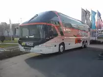 Der Starliner der Fa. Hartmann-Reisen macht ein gutes Bild aufgenommen in Herrenberg-G�ltstein am 03.12.2009.