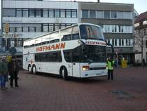 Setra S 328 DT aufgenommen auf dem Parkplatz am Mnster in Ulm, beim Weihnachtmarkt am 08.12.2009