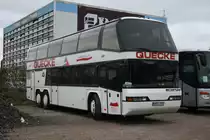 Quecke Reisen (UN AJ 9997) aus Schwerte beim Weihnachtsmarkt in Essen.