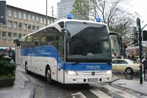 Diesen Mercedes Tourismo der Bundespolizei habe ich am HBF Essen aufgenommen.