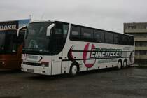 Leinewerber Reisen (KLE RL 620) aus Goch mit Setra 317 HDH beim Weihnachtsmarkt in Essen.
Aufgenommen an der Hachestr.