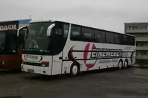 Leinewerber Reisen (KLE RL 620) aus Goch mit Setra 317 HDH beim Weihnachtsmarkt in Essen.
Aufgenommen an der Hachestr.