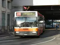 TPG - Mercedes O 405 G  Nr.275  GE 96279 unterwegs auf der Linie 29 als Extrakurs beim Bahnhof Genf am 11.12.2009