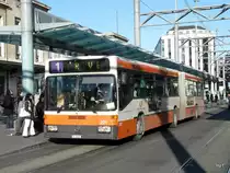 TPG - Mercedes O 405 GN  Nr.201 GE 96456 unterwegs auf der Linie 1 in der Stadt Genf am 11.12.2009